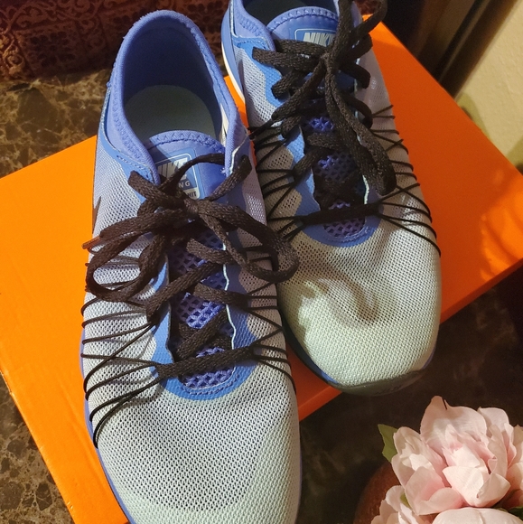 Nike - Picture 2 of 4